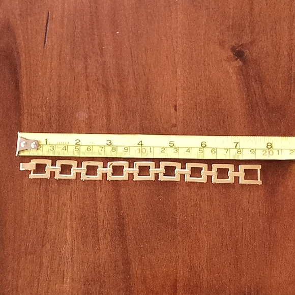 NWOT Goldtone bracelet - Picture 7 of 7